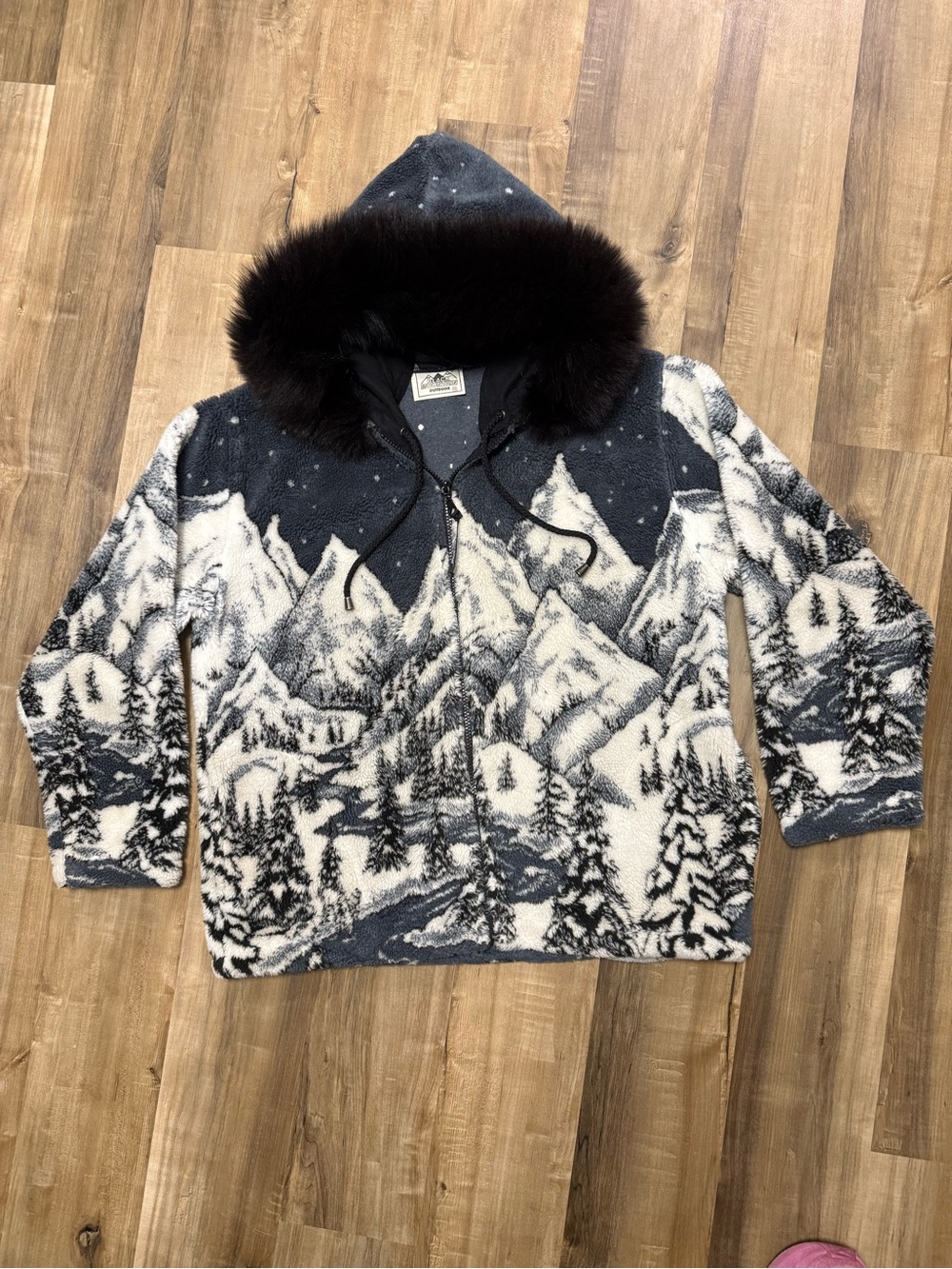M Black Mountain Landscape Scene Fleece Jacket with Faux Fur Hood - Navy & White